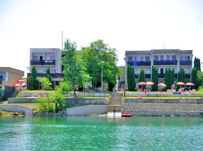 Hotel Fortuna Senec Ngoại thất bức ảnh